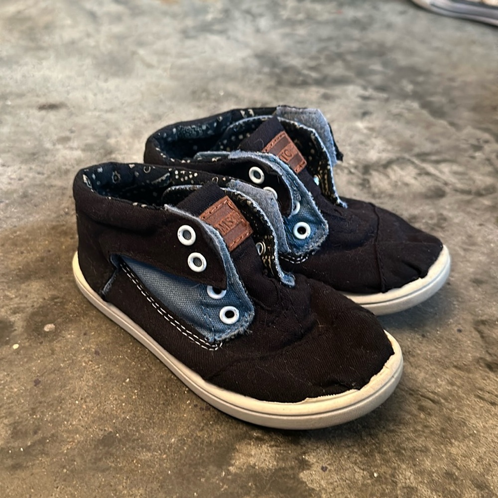 Toms